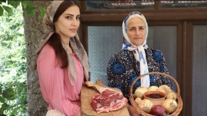 پخت آبگوشت با نان ساج محلی در...