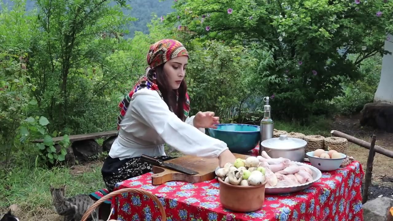 مرغ سرخ شده ویژه با سس ماست، س...