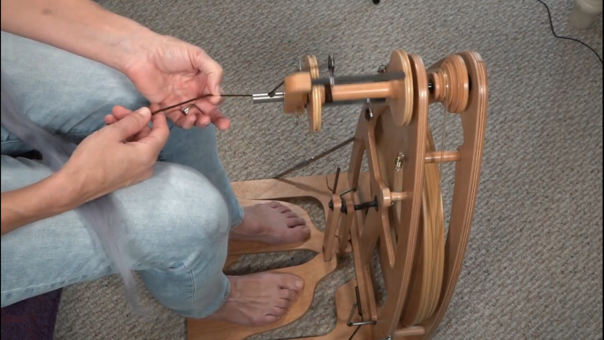 What is a spinning wheel and how does it work? 