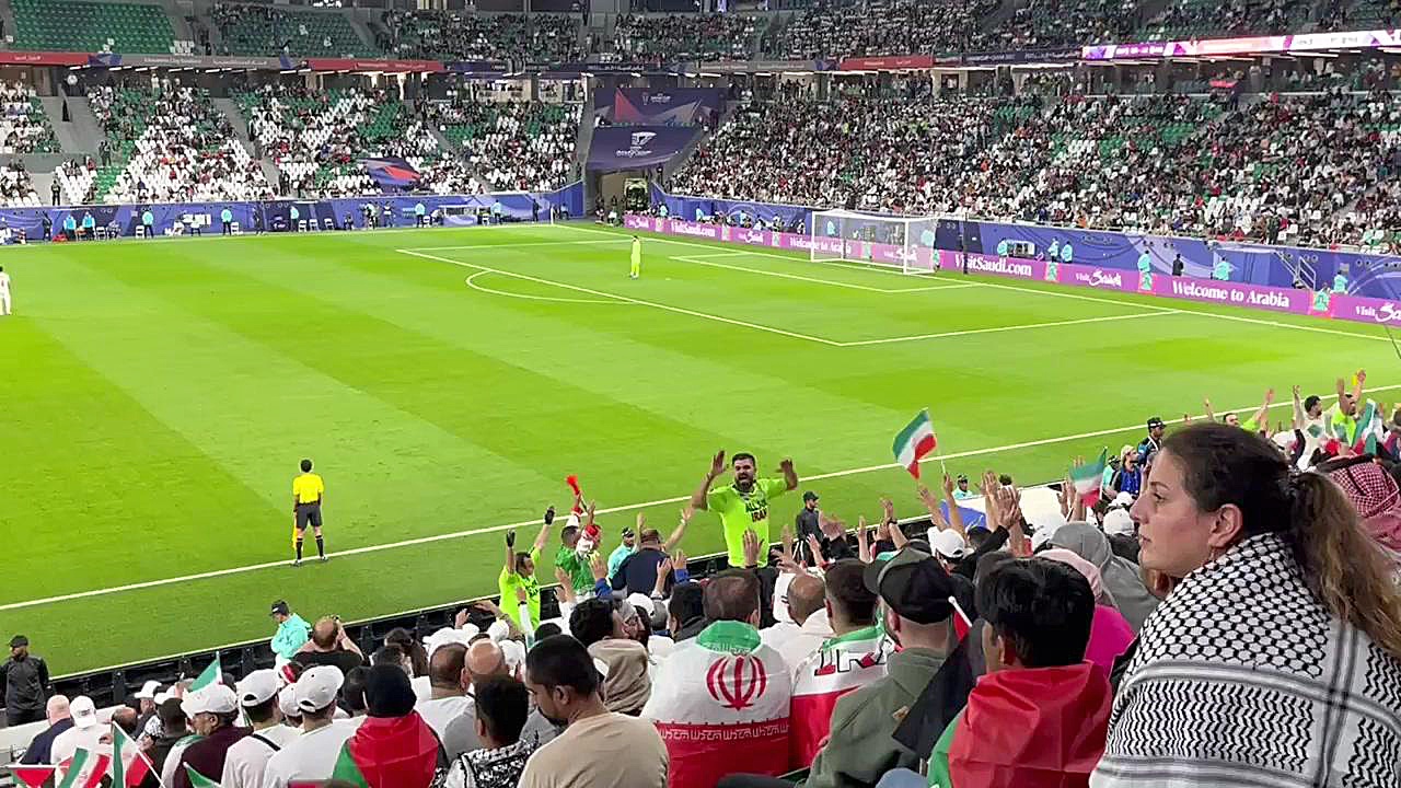 تشویق تیم ملی توسط هواداران