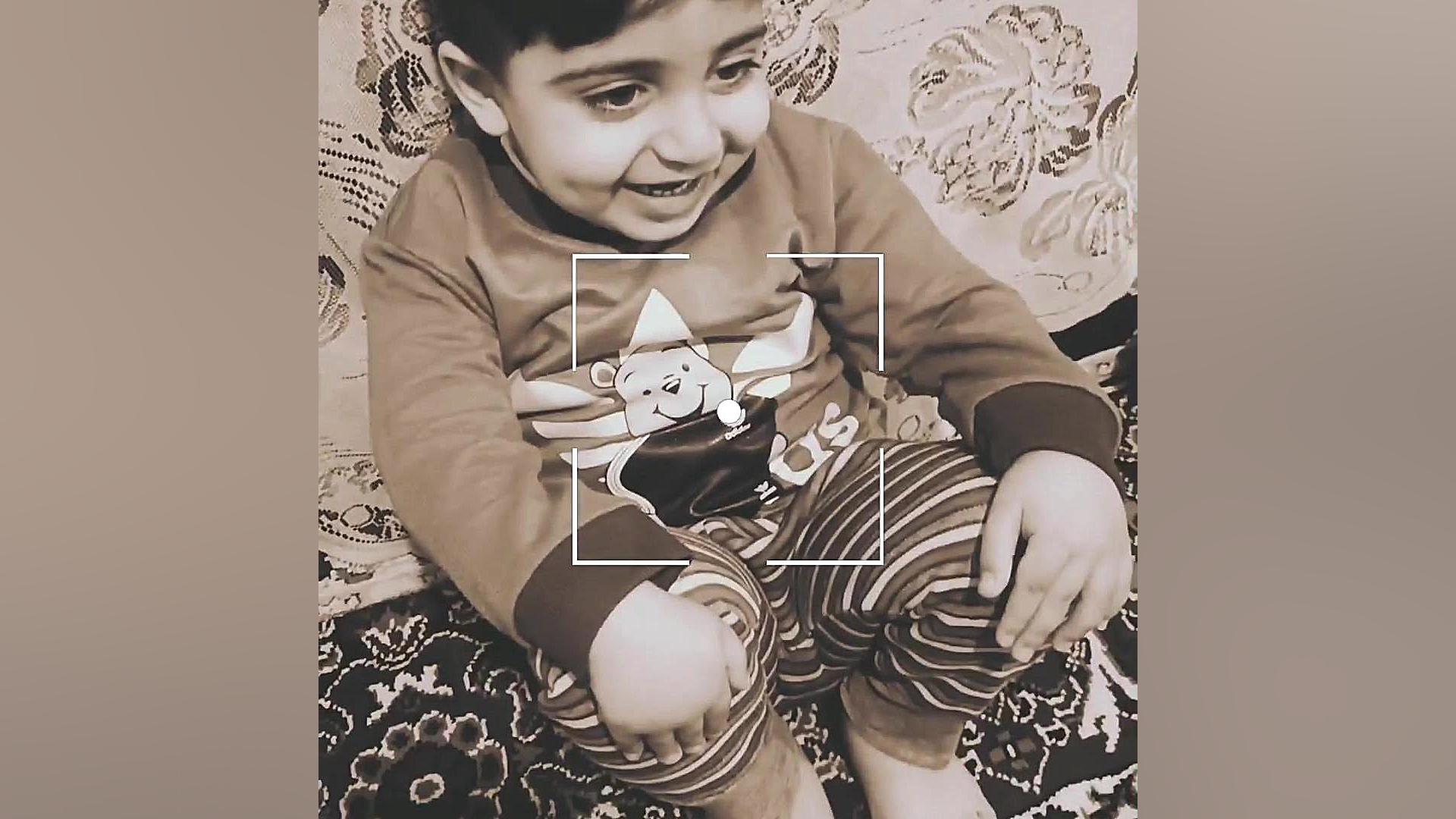 بچه شیرین زبون