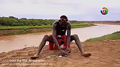 مستند این سیاه پوست با مالیدن...