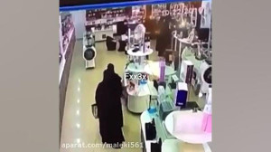دزدی یک زن از یک مغازه چمدان ف...