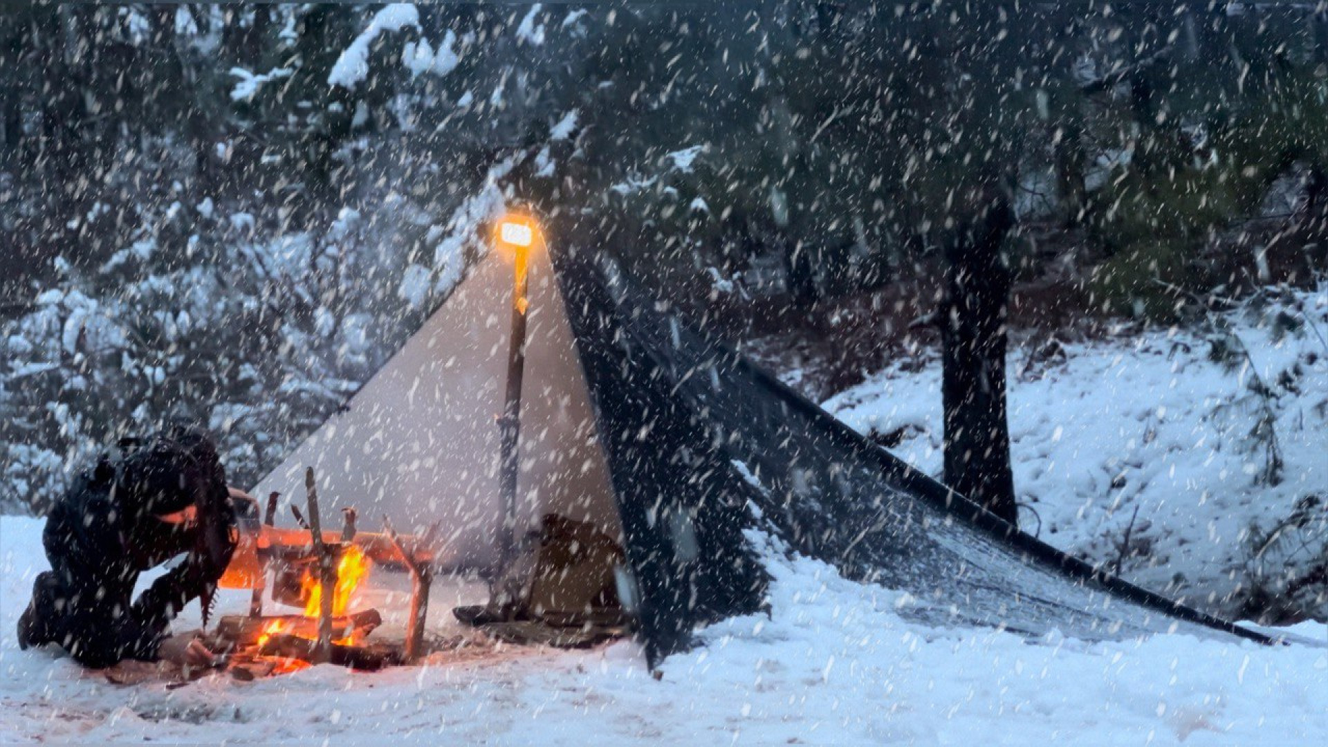 کمپ انفرادی در برف شدید در جنگ...