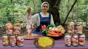 پخت گوشت توی شیشه. غذایی خوشمز...