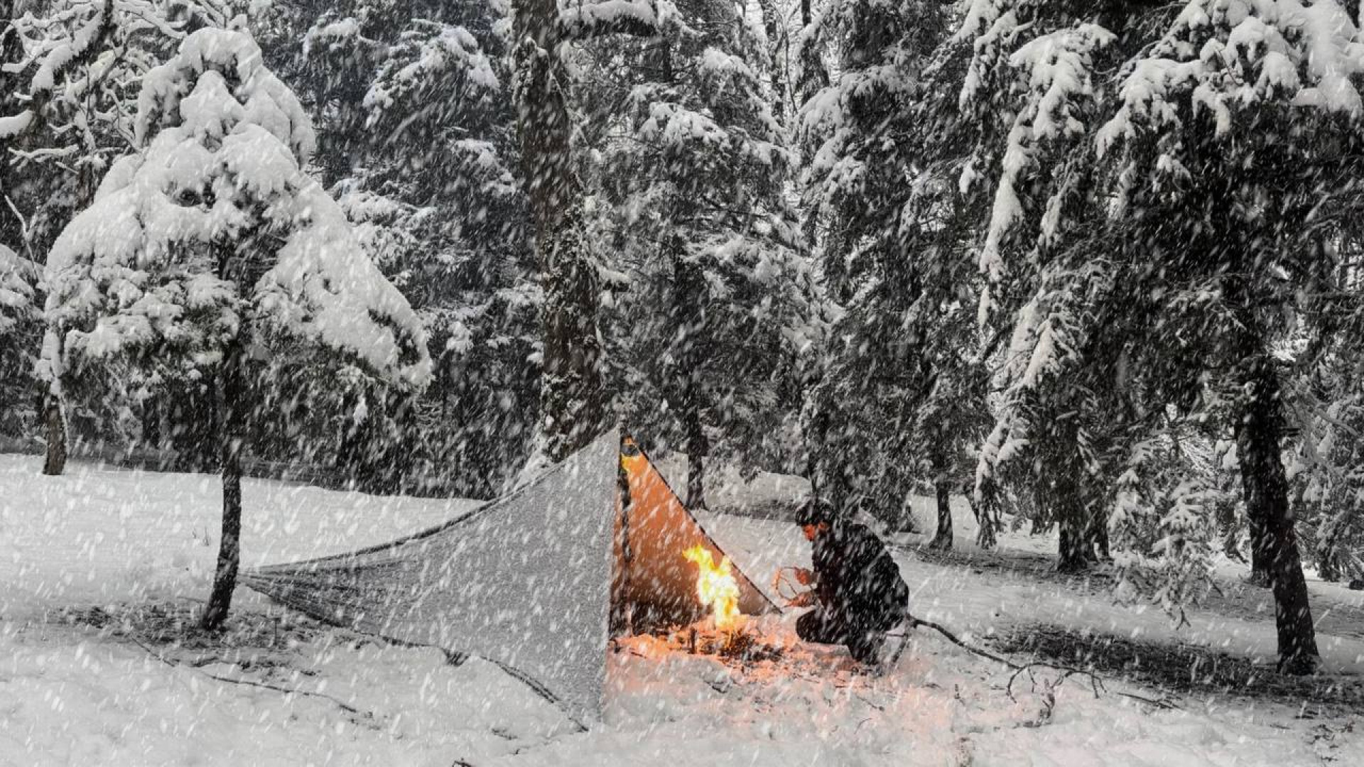 کمپ زمستانی در برف شدید در جنگ...