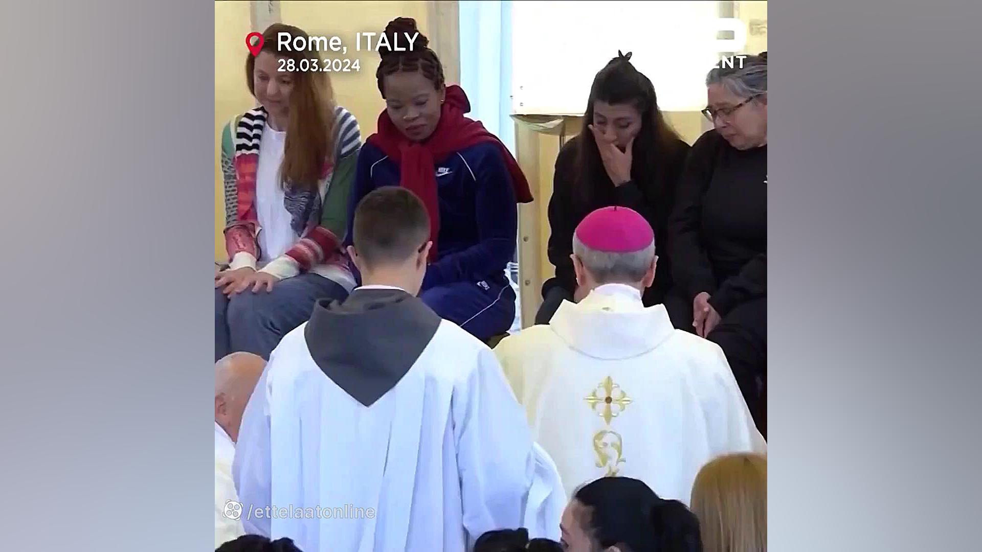 رفتار عجیب پاپ فرانسیس با شستن...