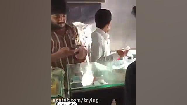 (((ببینید چجوری میزنه بدبختو )...