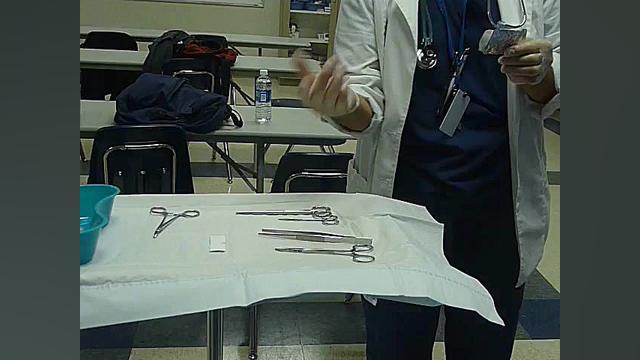 معلم که به ما بخیه زدن اموزش م...