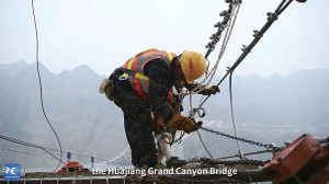 کار در ارتفاع ۶۰۰متری برای ساخ...