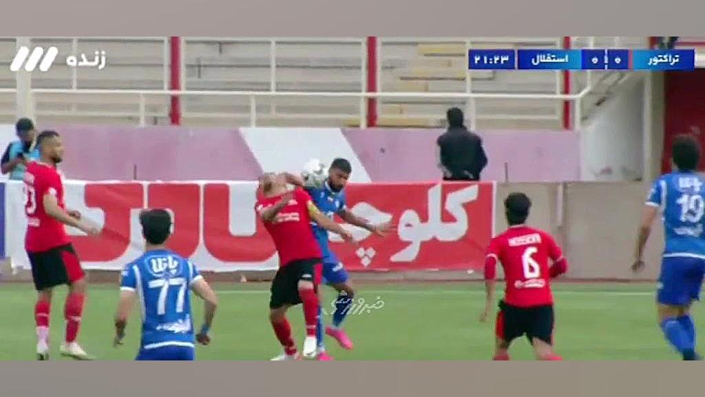 ضربه مهاجم استقلال به صورت شجا...