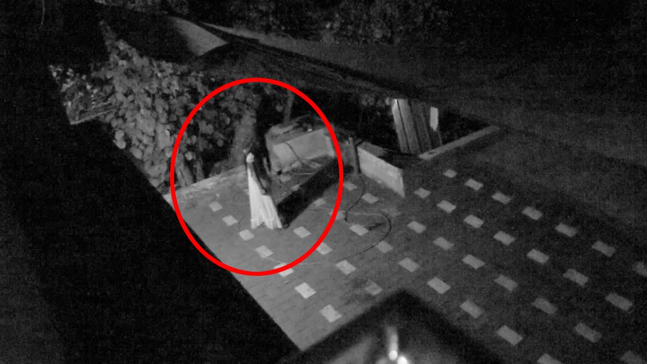Very Chilling Video Of Ghost Caught On CCTV Camera | Scary Videos ...