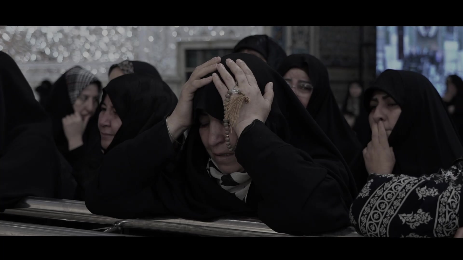 بهت و اندوه زائران حرم رضوی در...