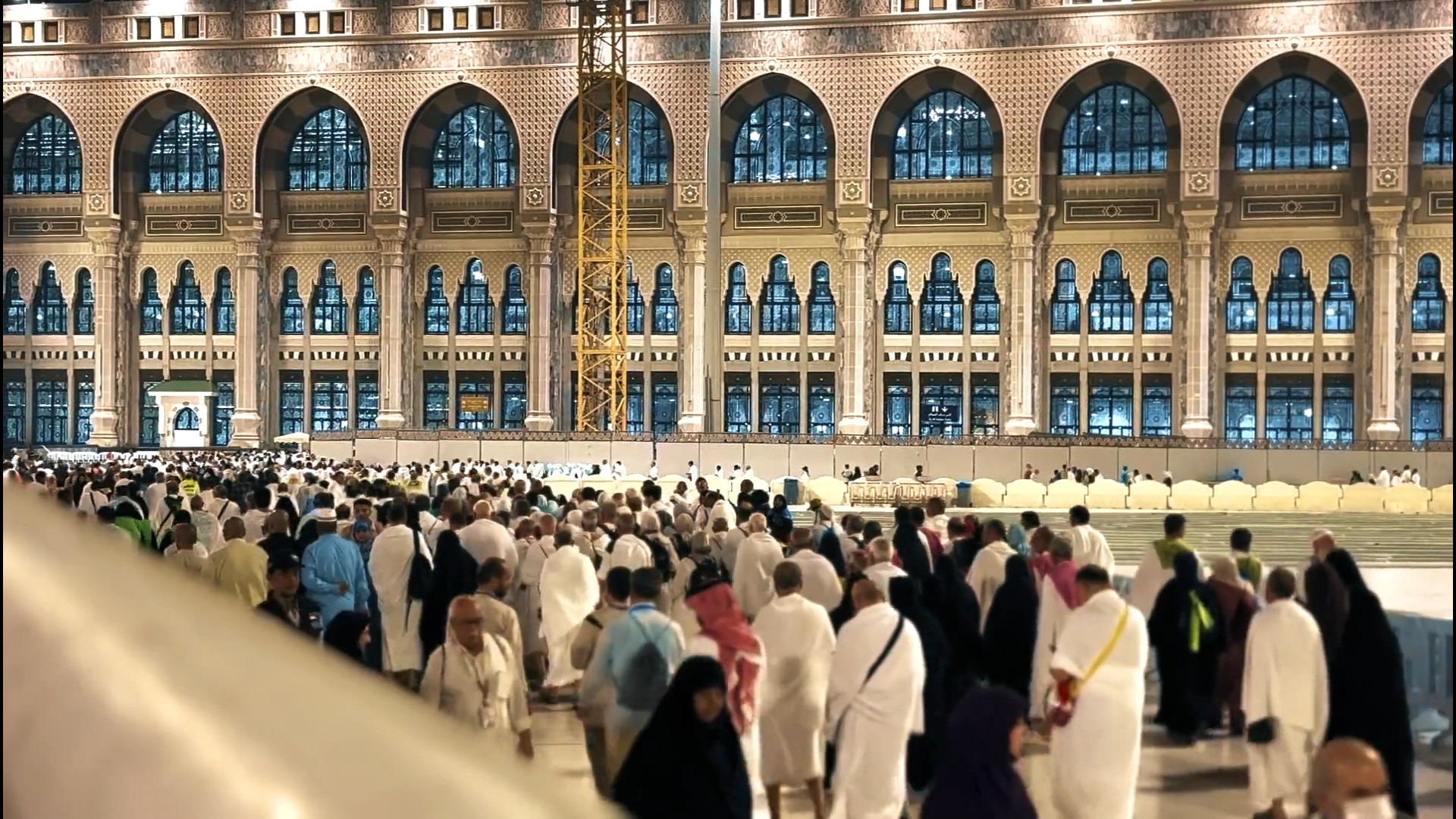 حال و هوای زائران در جوار بیت...