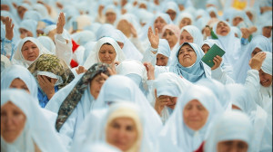 کلیپ زمزمه های دعای عرفه در سر...