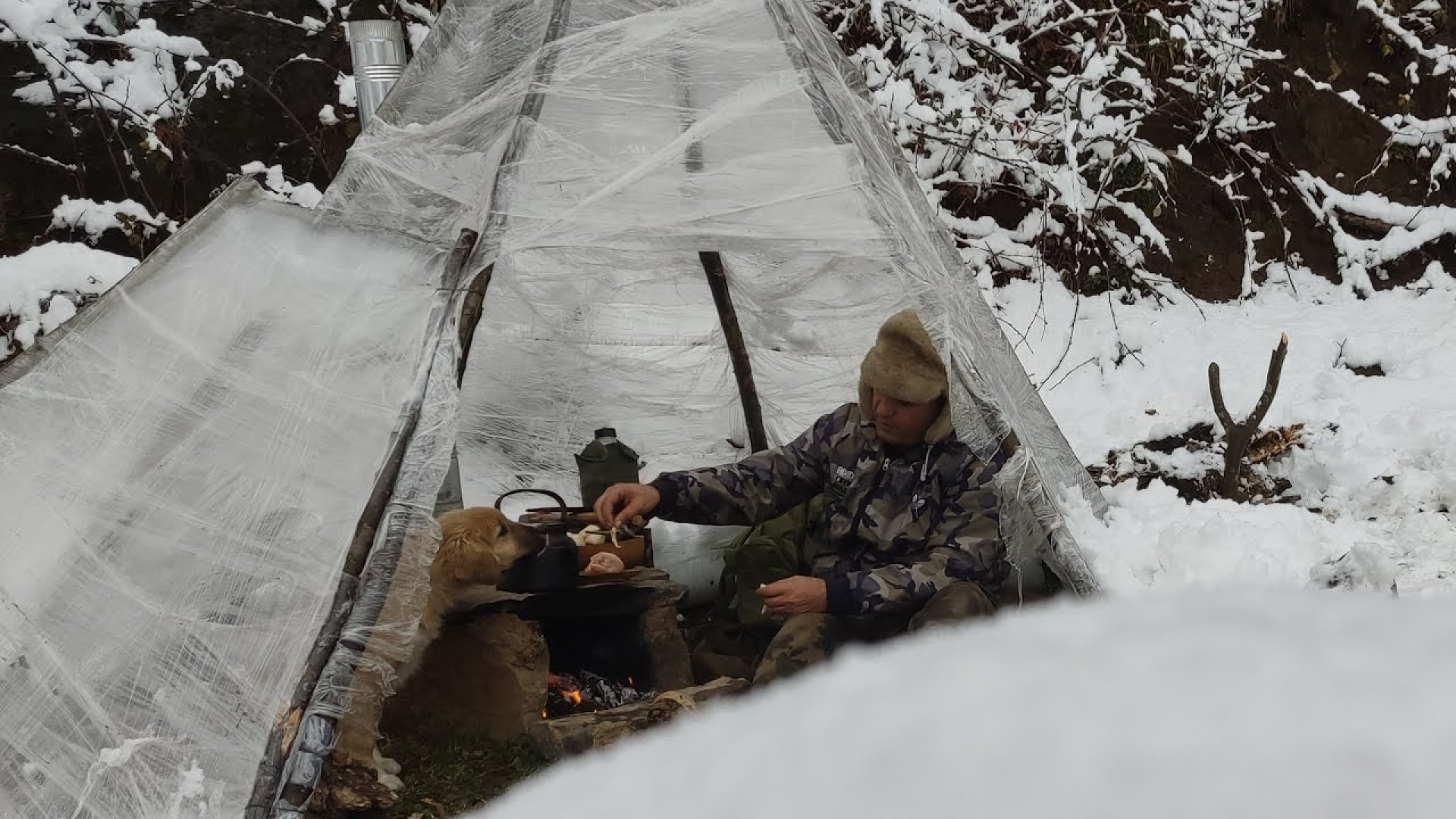 روز بسیار سرد و برفی و در یک چ...