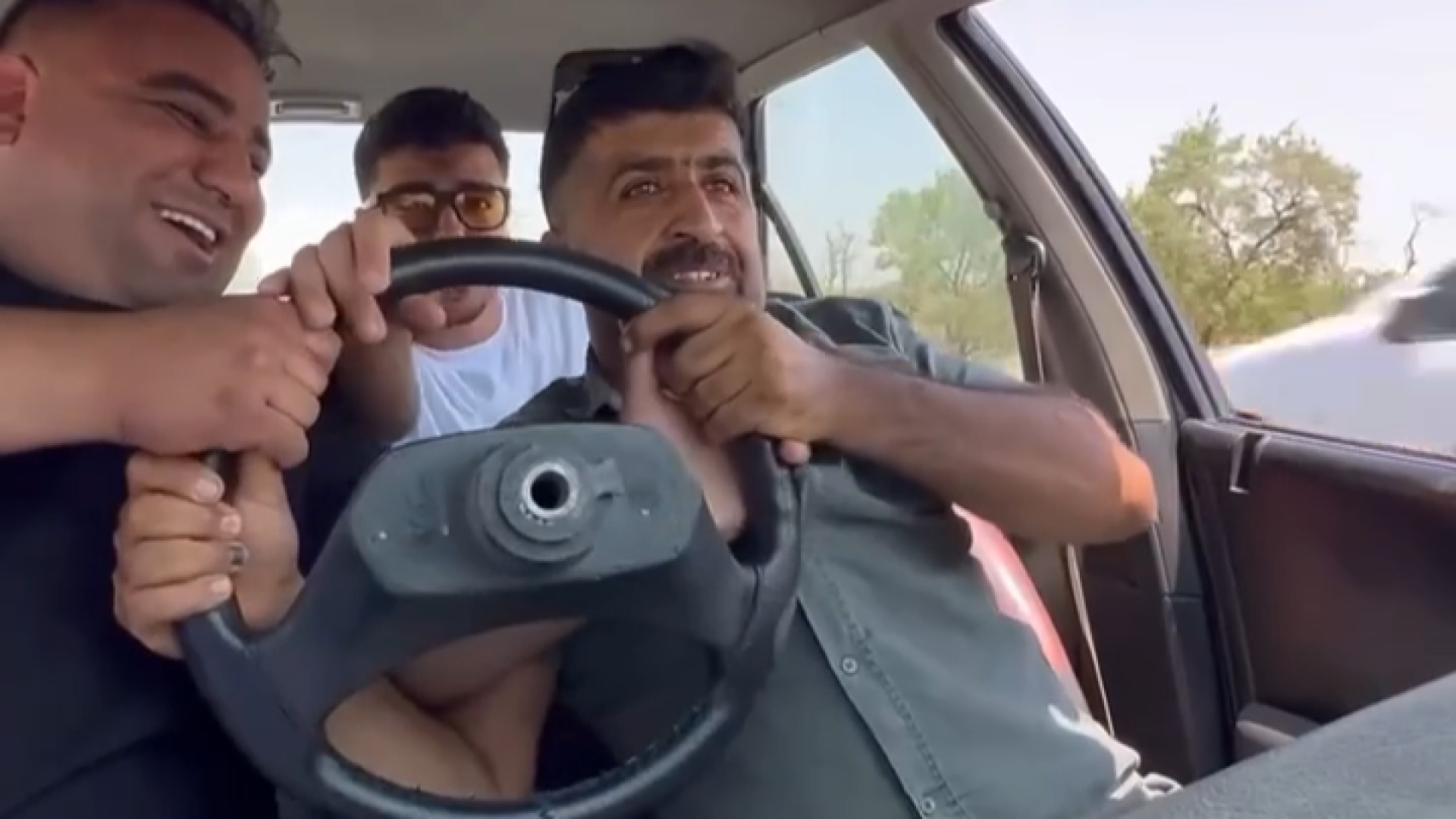 دوربین مخفی بسیار خطرناک پشت ف...