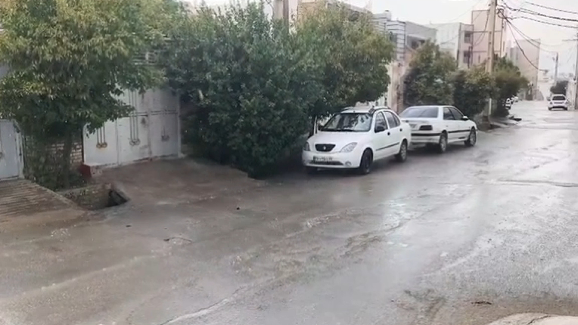 بارش باران در گرمای ۵۰ درجه خو...