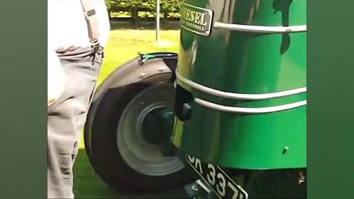 تراکتور فیلد مارشال 1948: هیول...