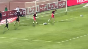 تشویق شدید علیرضا بیرانوند هنگ...