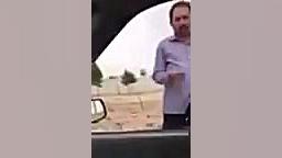 گدای متقلب که از مردم پول میگی...