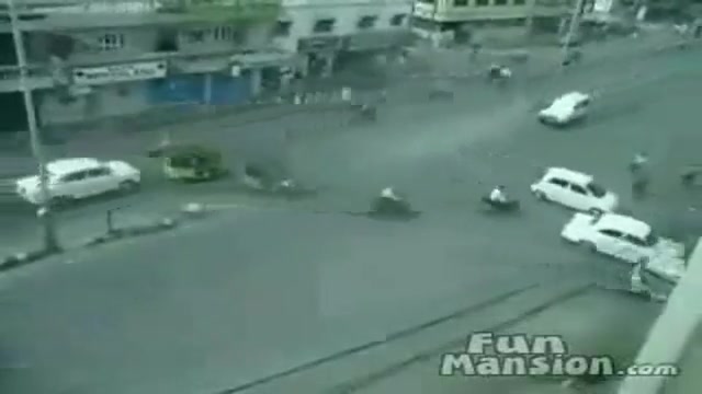 رانندگی هندی ها روو دسته رانند...