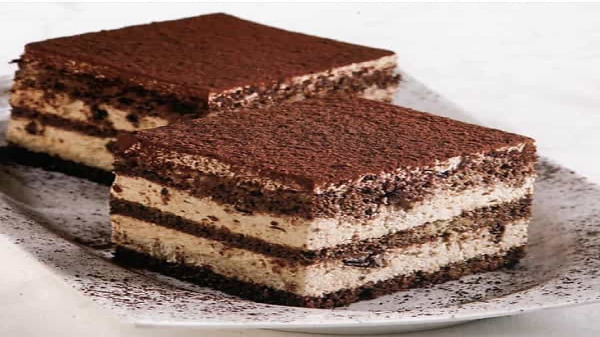 طرز تهیه دسر شکلاتی خامه ای آم...