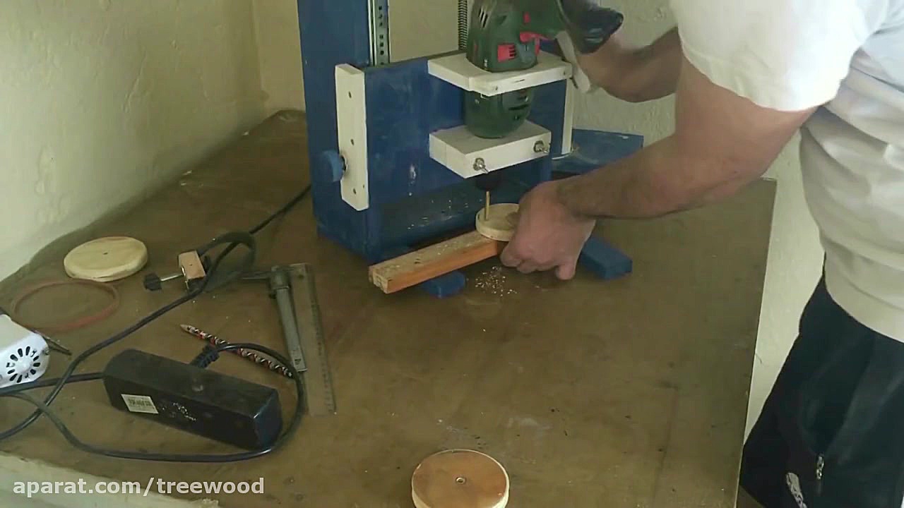 Making a Homemade Scroll Saw (...
