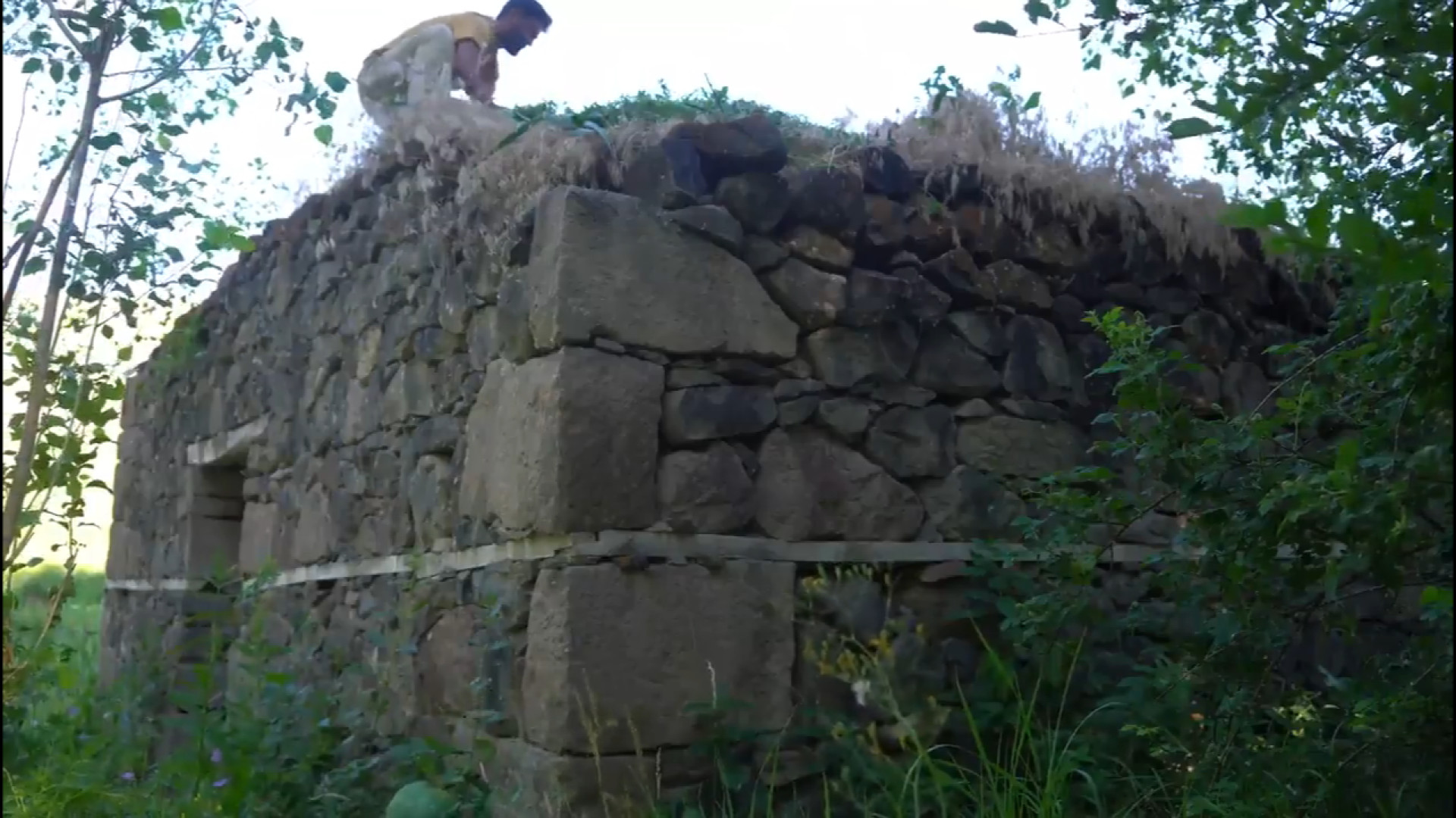 کمپینگ و ساخت کلبه سنگی روستای...