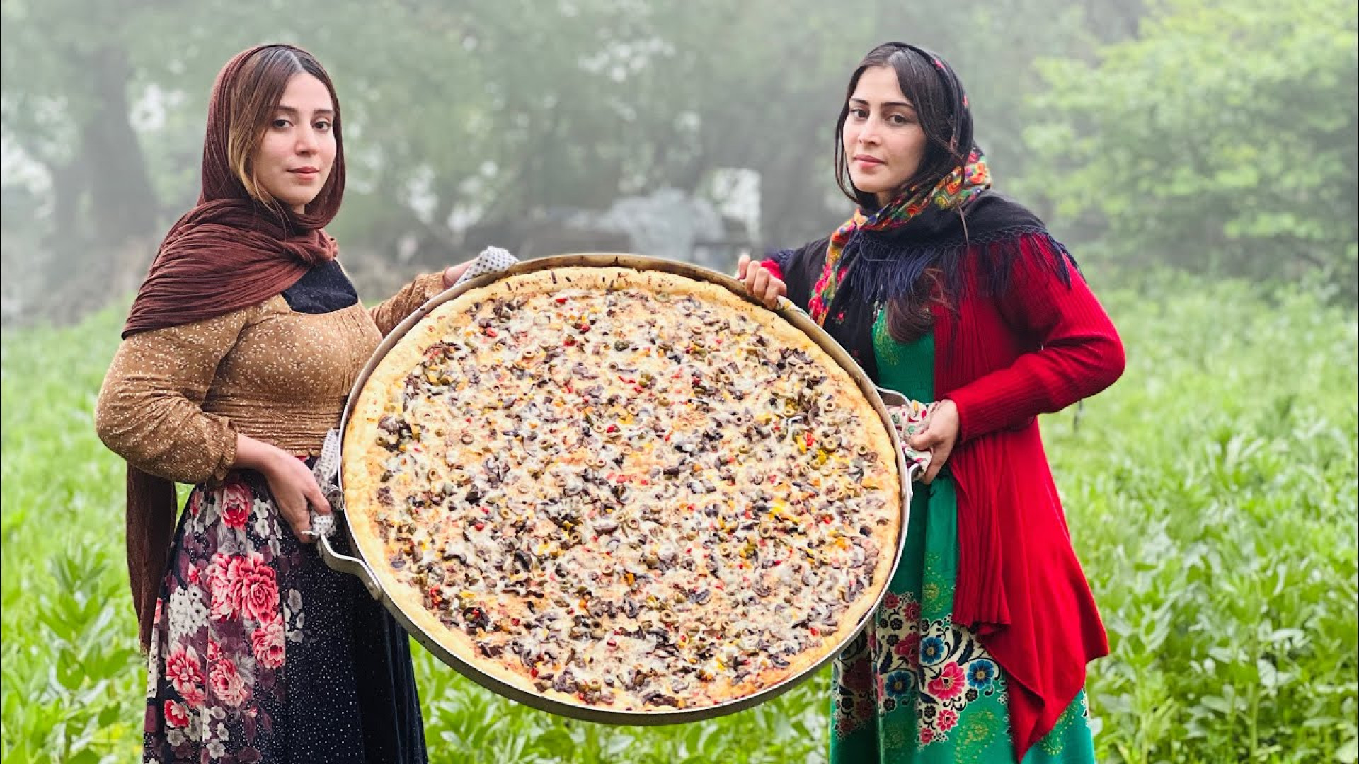 پیتزای غول پیکر استیک سیر و سب...