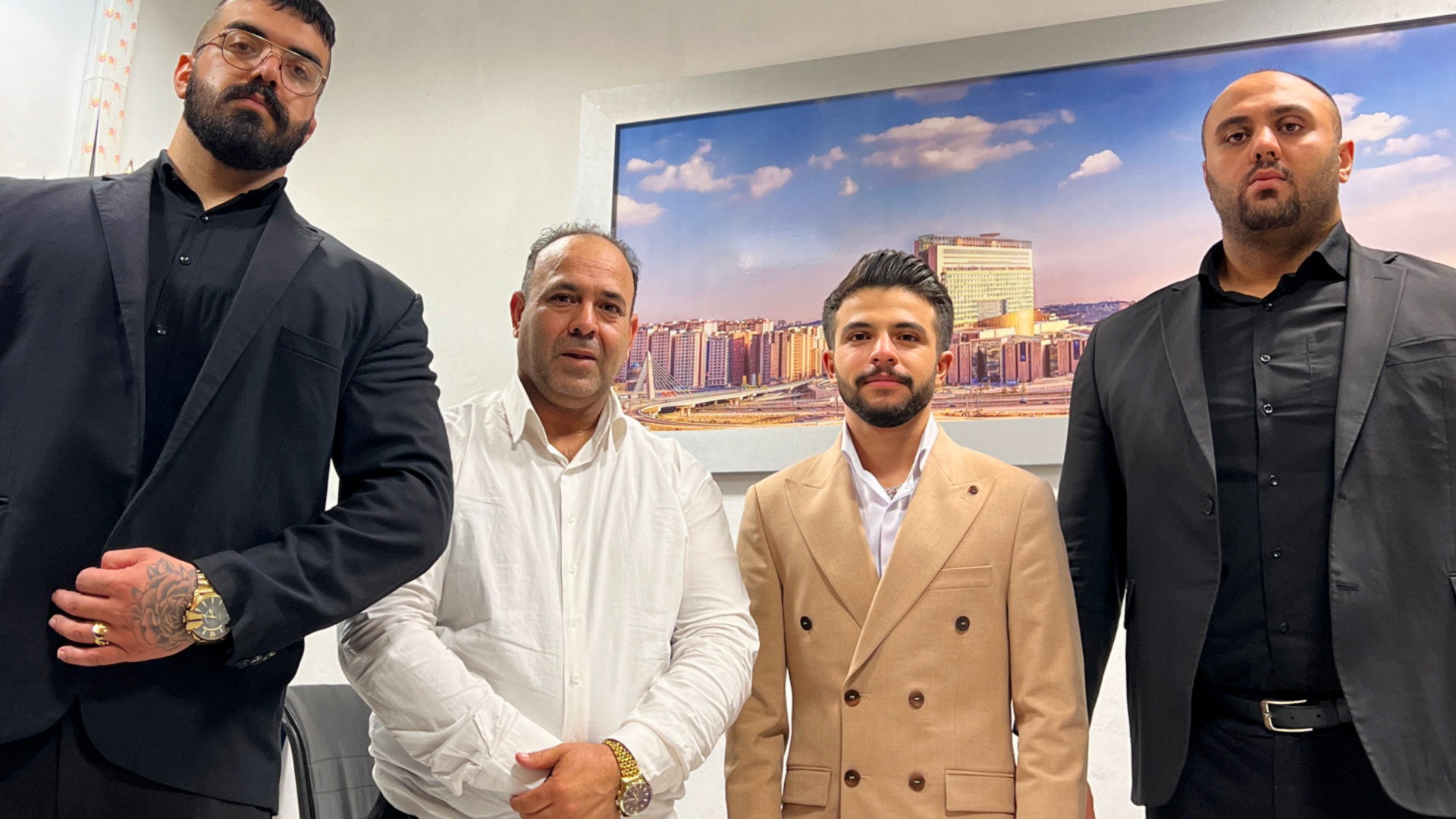 حمله ارتش اکسم آرمی به خود ایک...