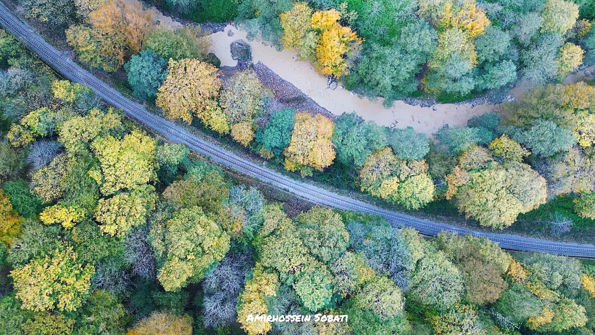 ریل راه آهن پاییزی