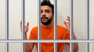 به این دلیل باید برم زندان ......