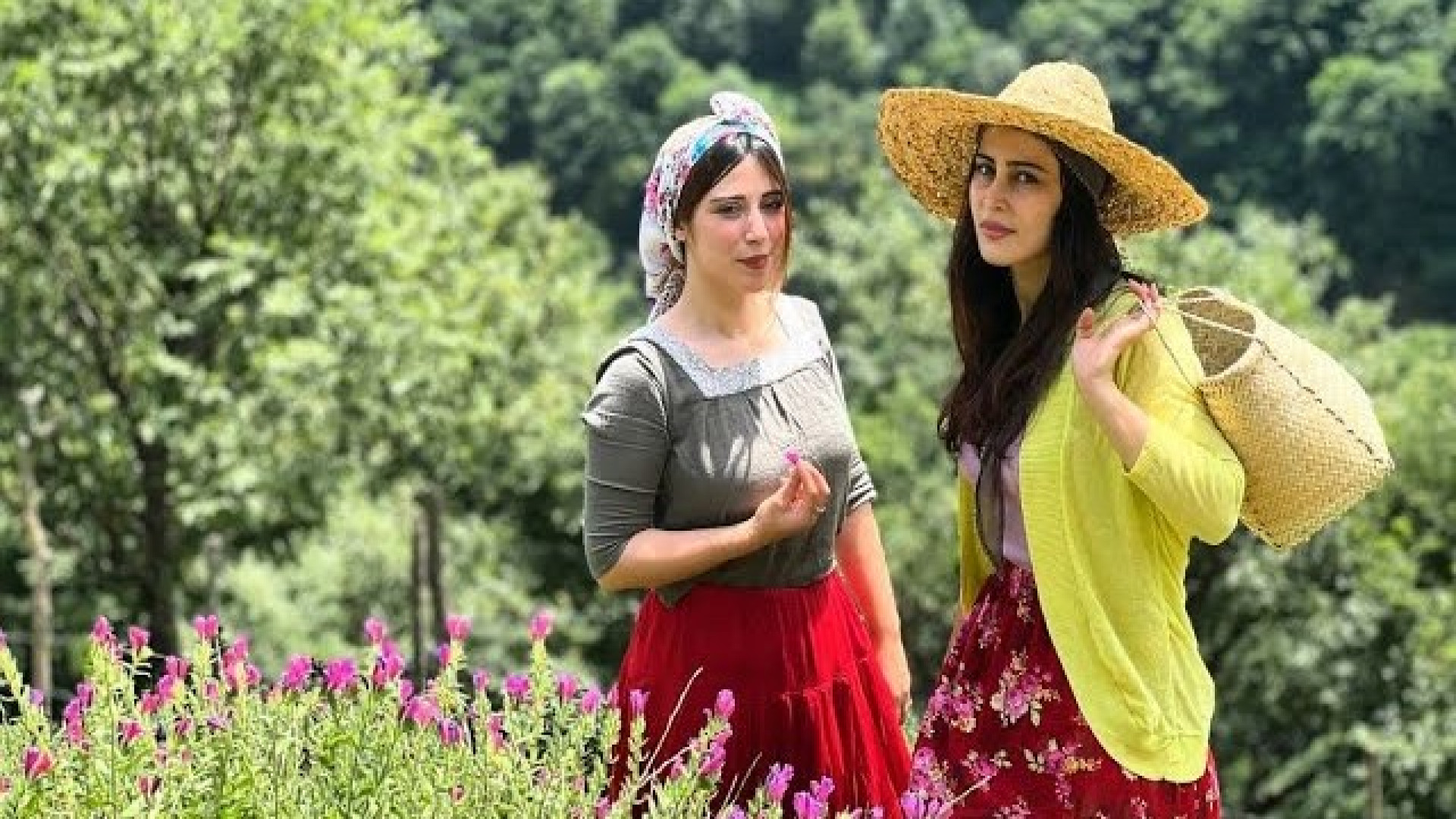 ما نان توت فرنگی را در فر و مر...