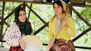 تهیه بستنی زعفرانی خوشمزه: تجر...