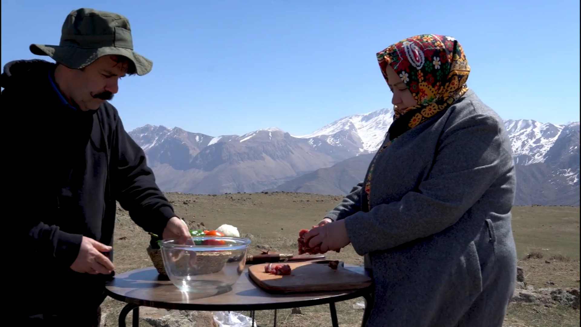 پختن کباب چوبی با راسته گوسفند...