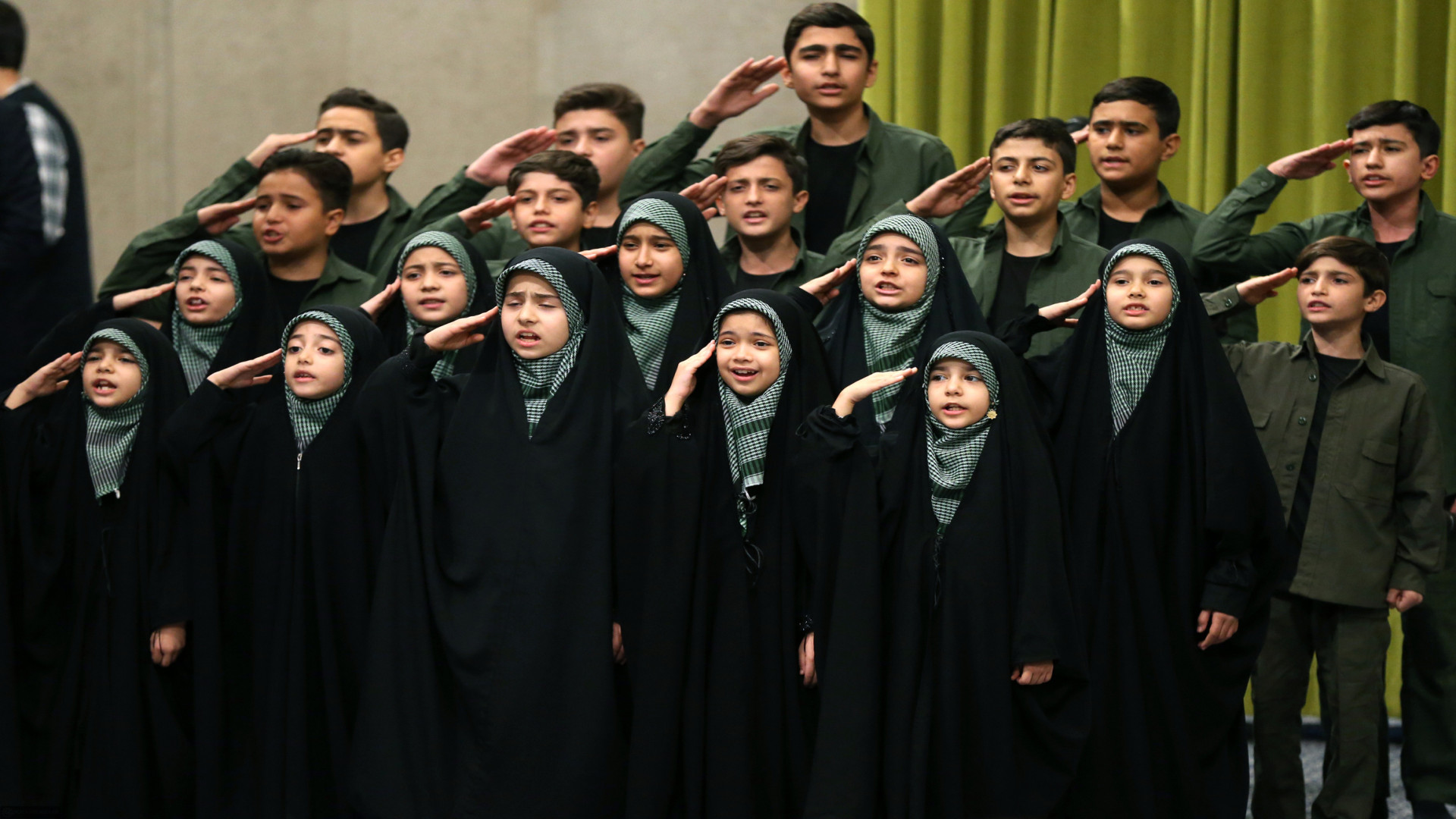 اجرای سرود نسل آرمانی 2 در دید...