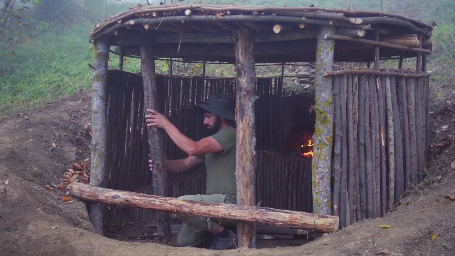 پناهگاه دایره گرد در طبیعت وحش...