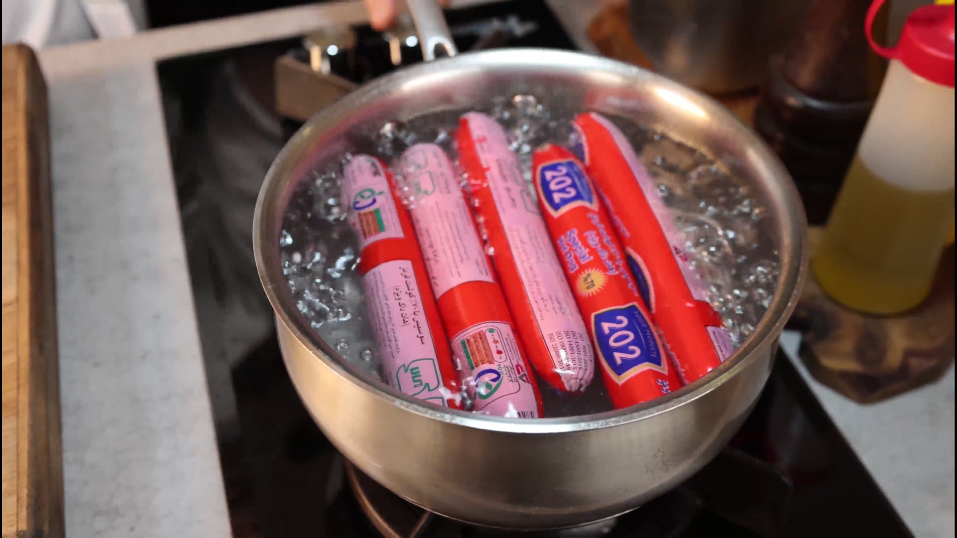 هات داگ آب پز