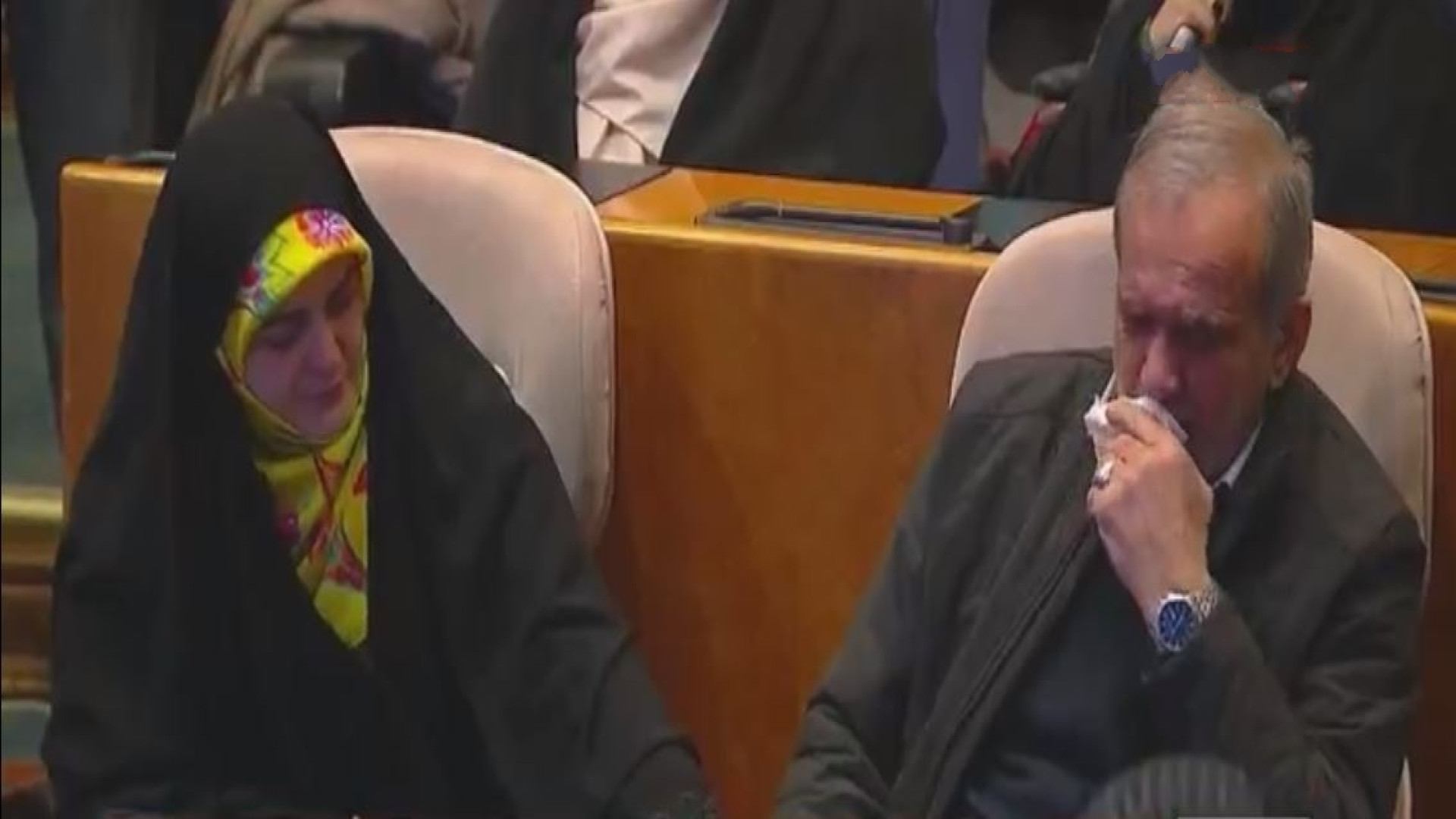 بغض پزشکیان با دیدن عکس همسر ف...