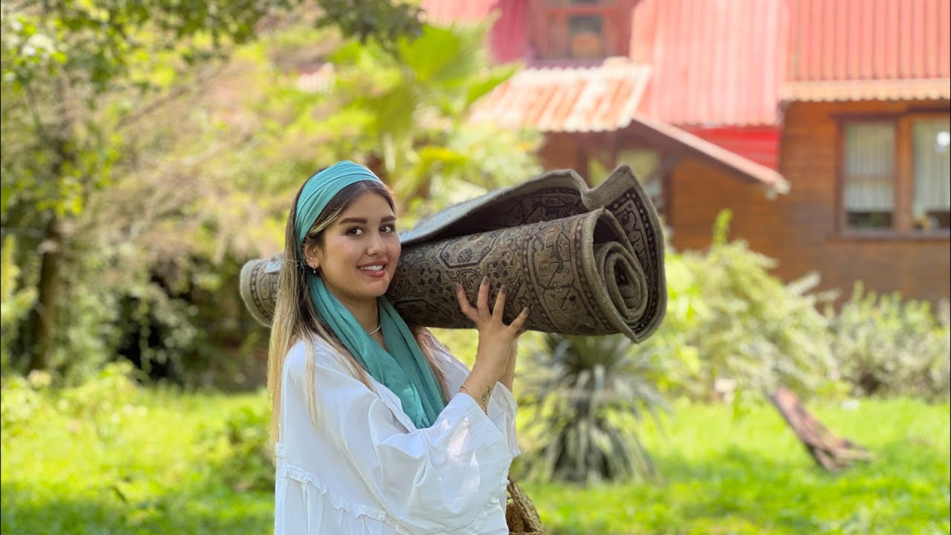 حیاط رو تمیز کردیم و با سالاد...