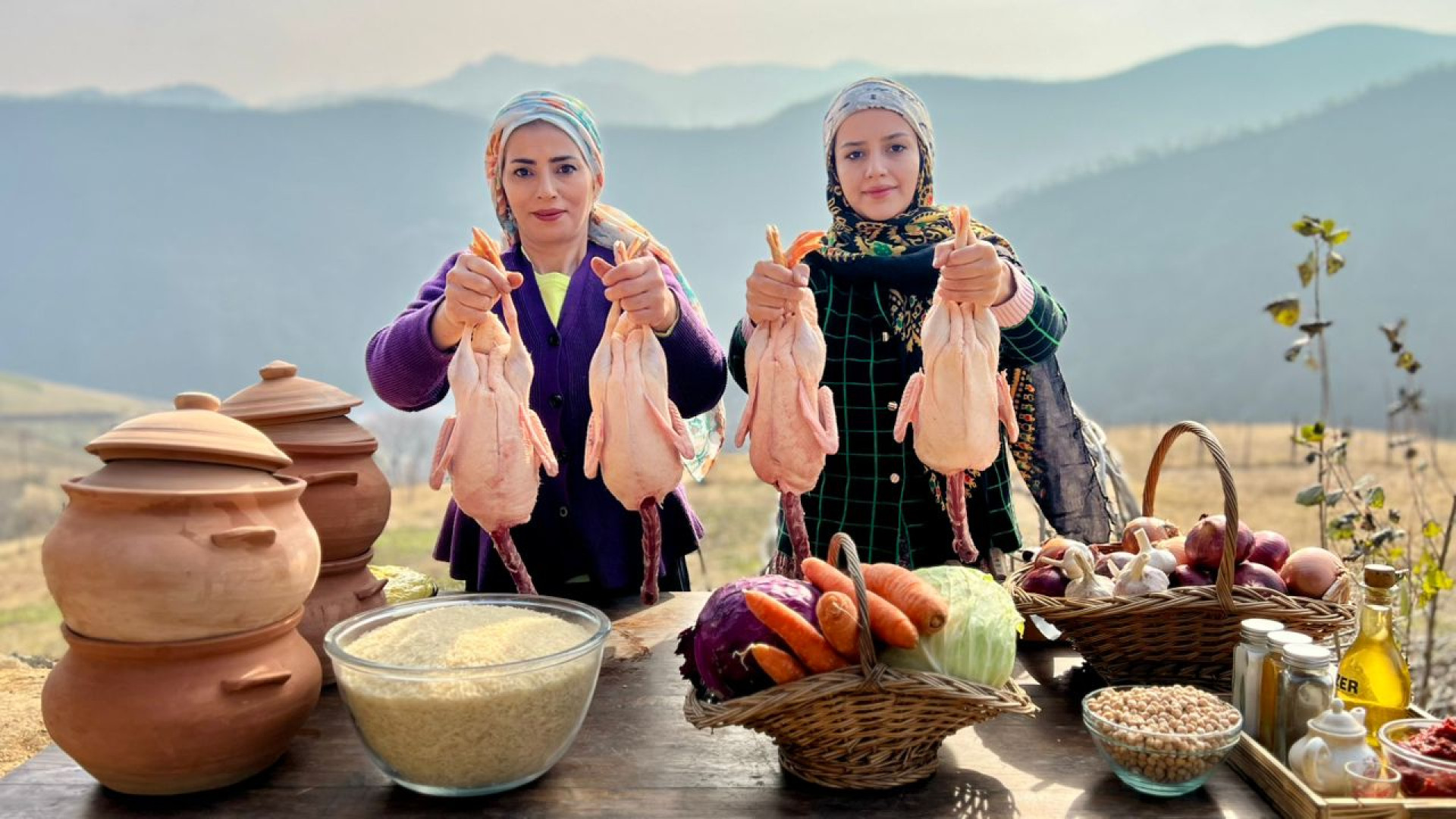 پخت اردک بریانی در قابلمه های...