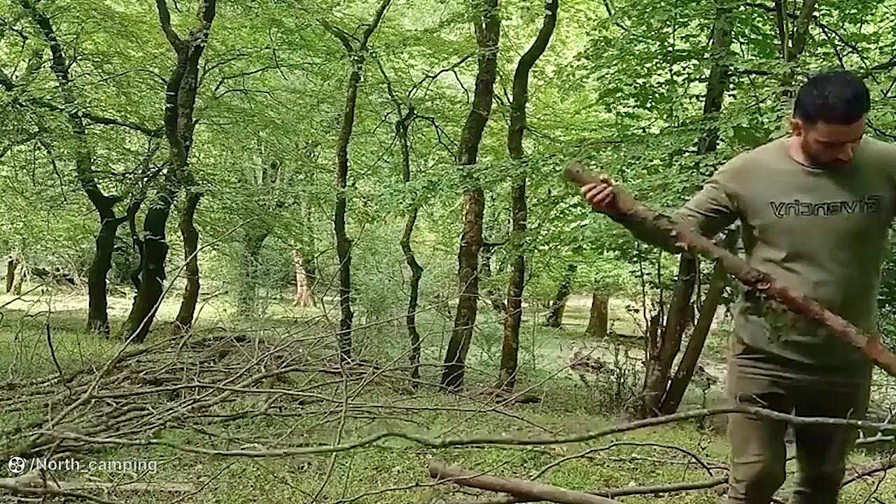 کمپینگ و ساخت کلبه چوبی در جنگ...