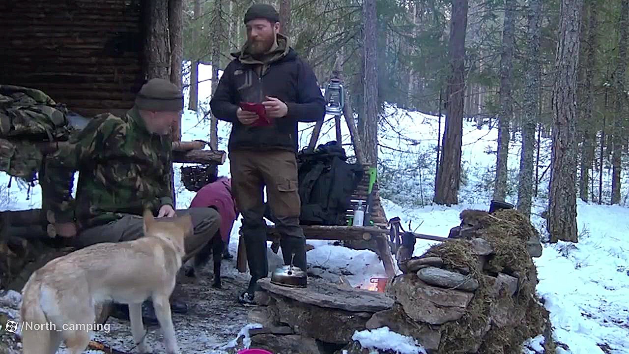 کمپینگ بقا و ساخت کلبه چوبی و...