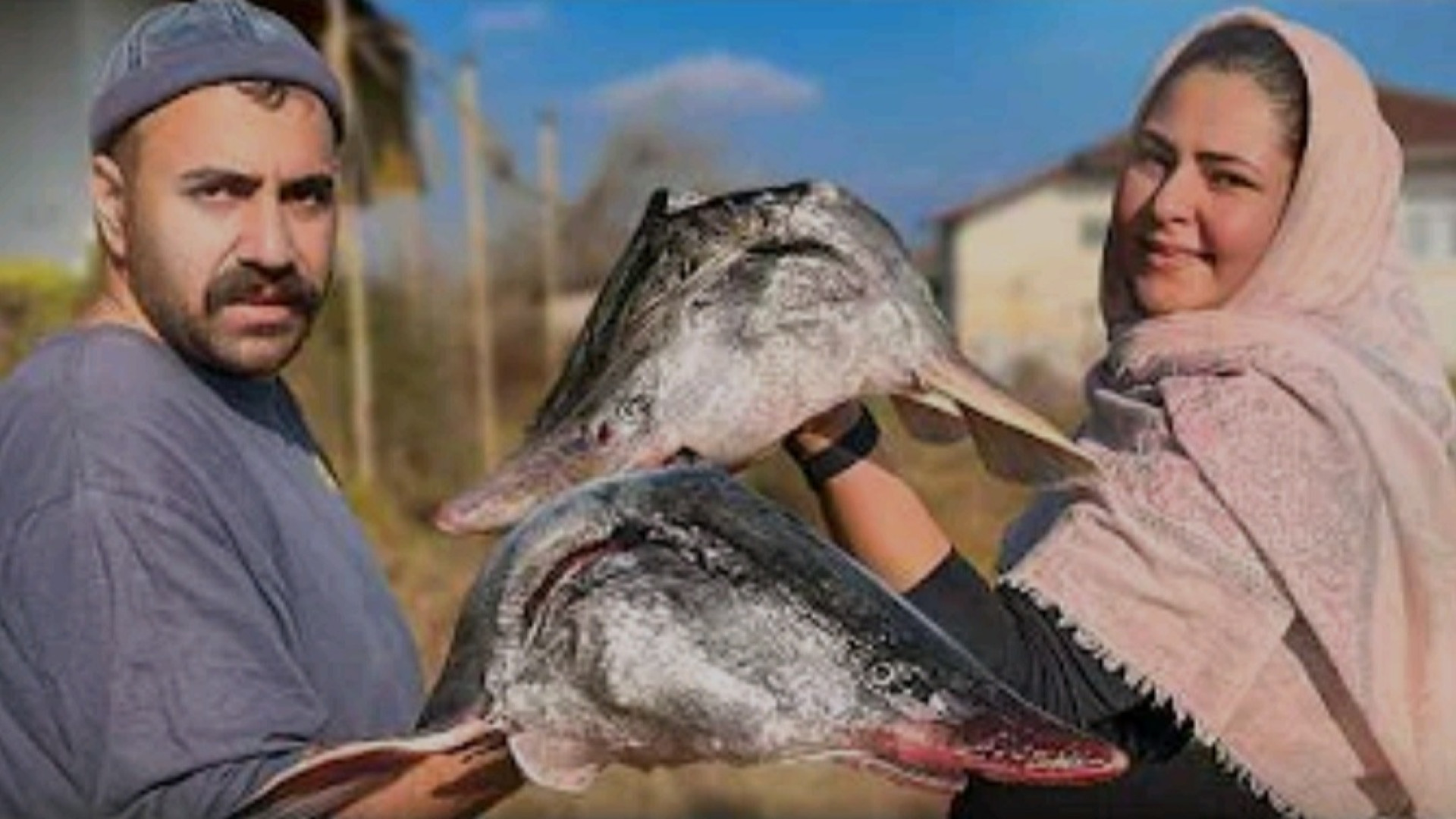 پخت بزرگ ماهی در تنور | زندگی...