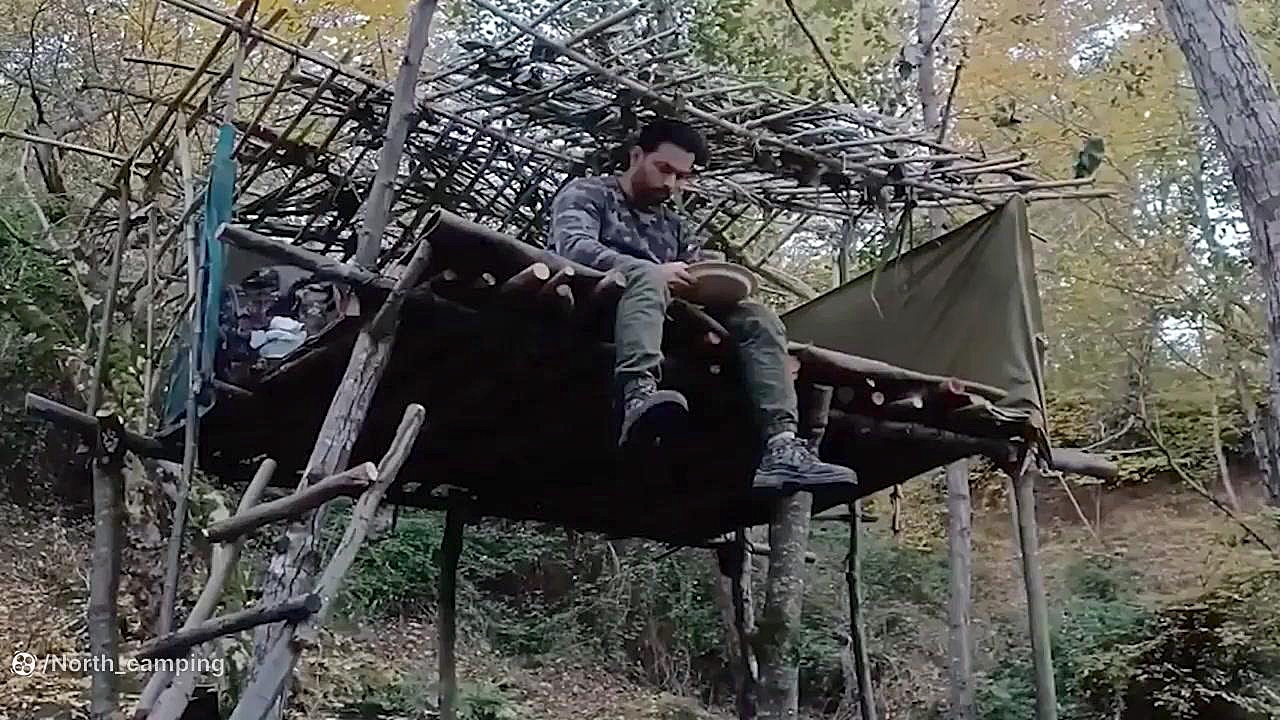 ساخت کلبه جنگلی و صید و کباب م...