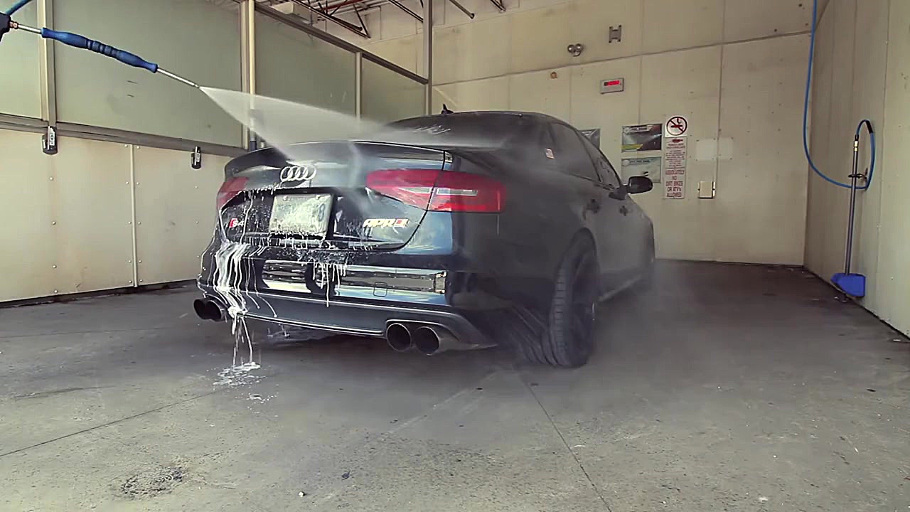 HOW DO I KEEP MY S4 CLEAN?