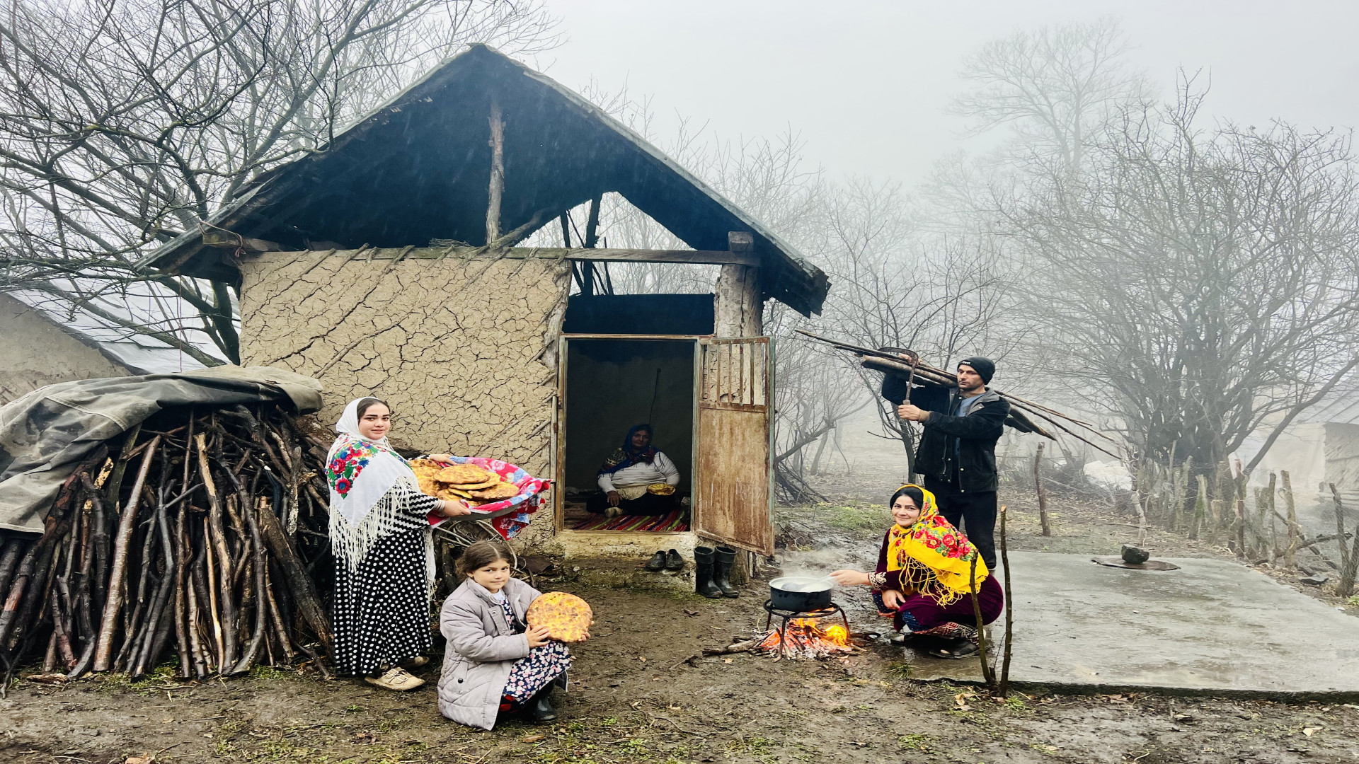 دوشیدن گاوها وتهیه ی کره ی محل...
