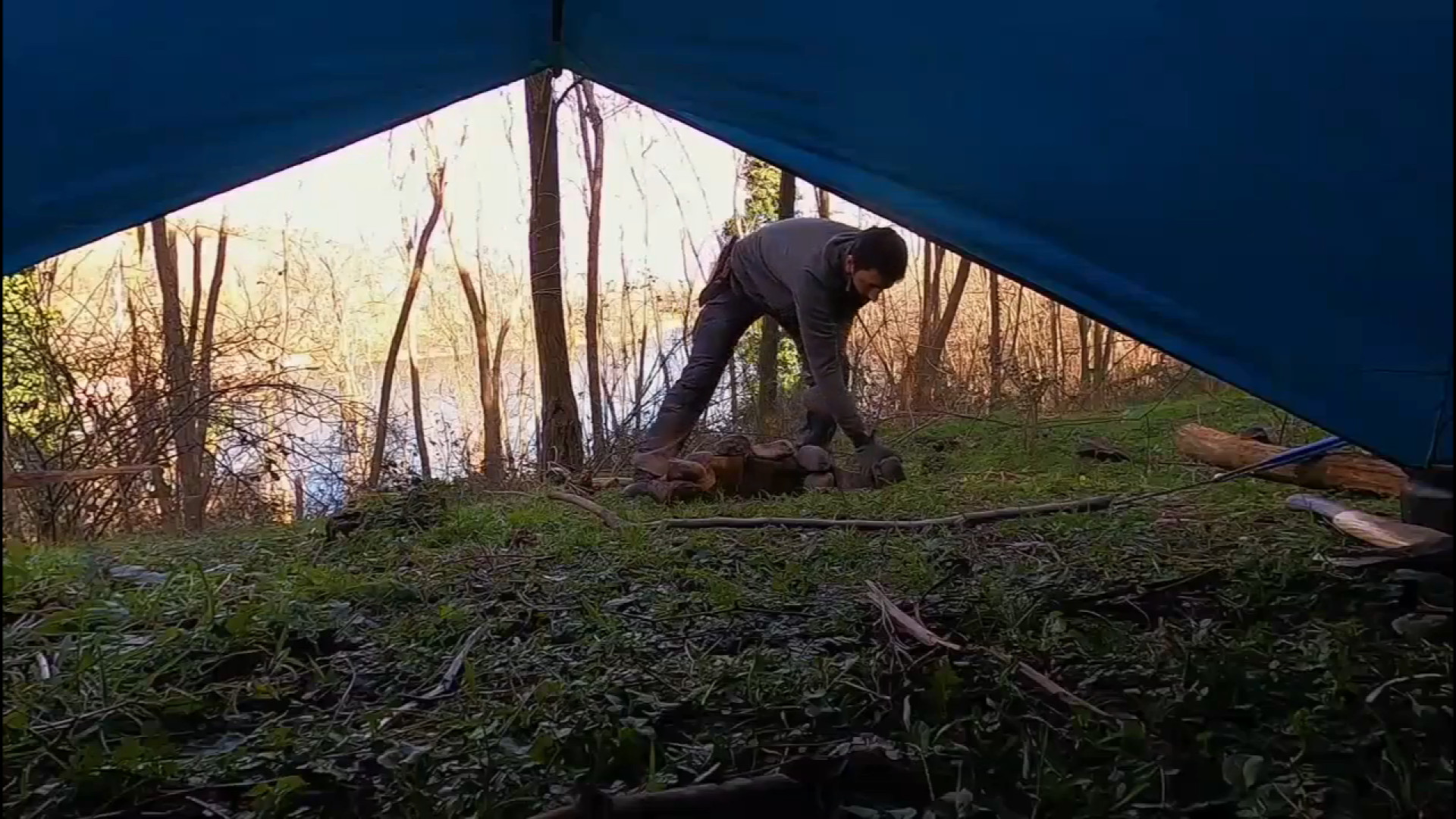 کمپینگ و پخت استیک روی سنگ