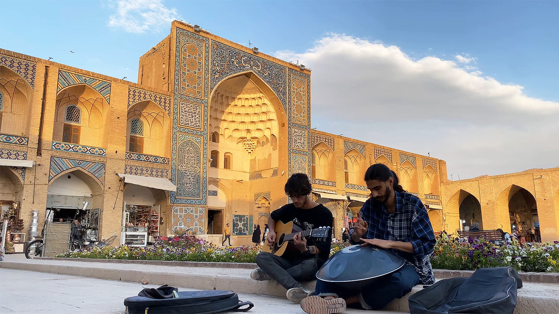 موسیقی خیابانی در میدان کنجعلی...